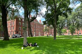 Trump amenaza con despojar a la Universidad de Harvard de sus ventajas fiscales