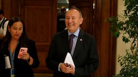 Gobierno se reúne con el PC y el FA y completa ronda de conversaciones para abordar la megarreforma de Kast