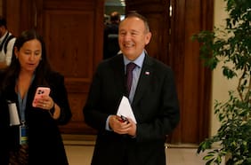 Gobierno se reúne con el PC y el FA y completa ronda de conversaciones para abordar la megarreforma de Kast