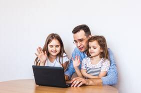 Cómo English4Adults y English4Kids están haciendo que el inglés fluido sea fácil con un método único