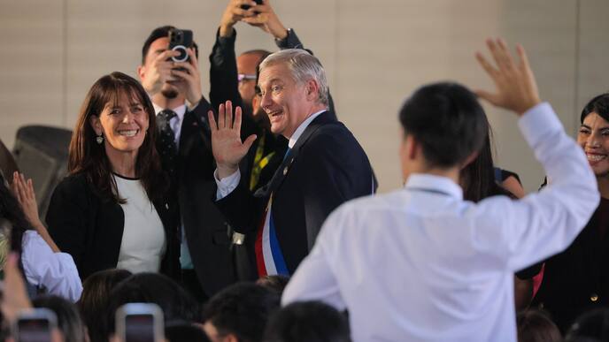Presidente Kast deja el Liceo Augusto D'Halmar y parte rumbo a La Moneda
