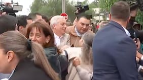 Así fue la caótica llegada de José Antonio Kast a su local de votación