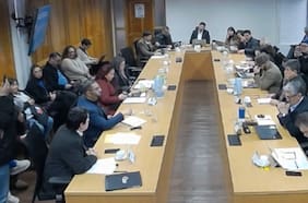 Concejo municipal de Cerro Navia suspende decisión de salirse de la ACHM y hará consulta a Contraloría por votación del directorio