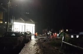 Aluvión por intensas lluvias deja daños en una escuela, viviendas y cuartel de Bomberos en Toltén