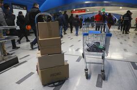 Para evitar el comercio ambulante: Metro prohibe el ingreso de carros y “yeguas” a partir del lunes 16 de junio