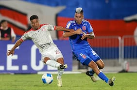 La historia tras el insólito castigo a tres jugadores de la U por usar calcetas cortadas