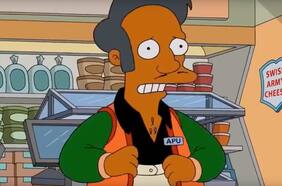 Hank Azaria siente que tiene que disculparse con todos los indios que viven en Estados Unidos por interpretar a Apu en Los Simpson