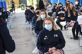 Presencialidad escolar sigue cayendo y en junio llegó a un 68%: expertos definen cifra como una “catástrofe educacional”