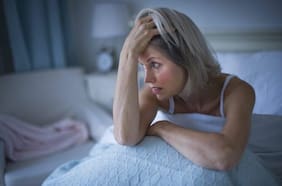 Por qué dormir se vuelve más difícil con la edad y cómo mejorar la calidad del descanso