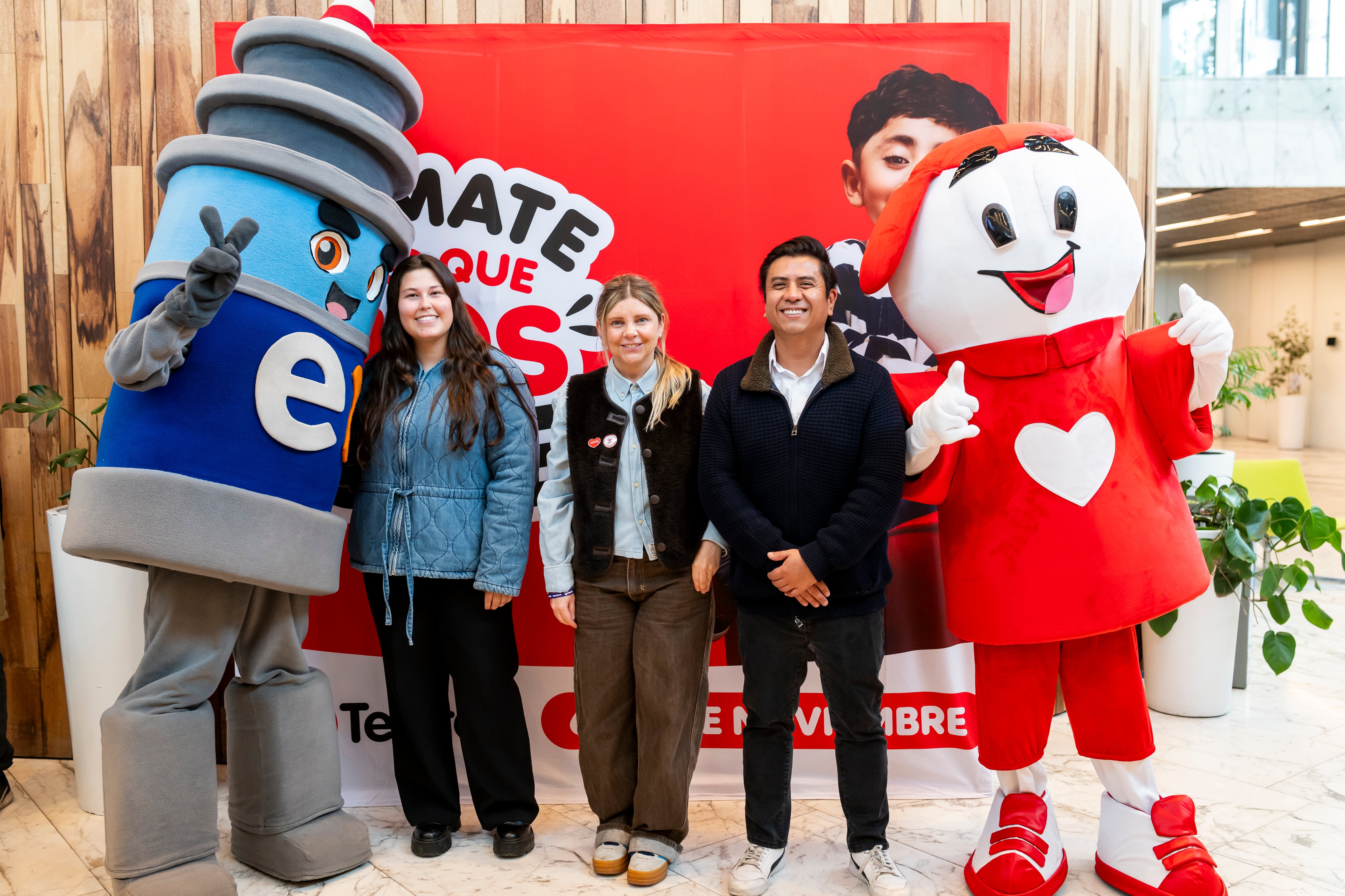 Renata Tagini, analista de Comunicaciones y Eventos Internos; Sofía Danús, analista de Cultura y Eduardo Meza, consultor de Comunicaciones Corporativas, todos de Entel.