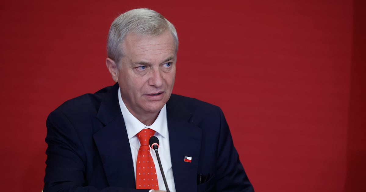 Presidente Kast se reúne con alcaldes de oposición tras polémicas por invitaciones