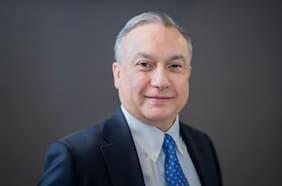 Coordinador Eléctrico Nacional designa a gerente general de Puerto San Antonio como nuevo director ejecutivo