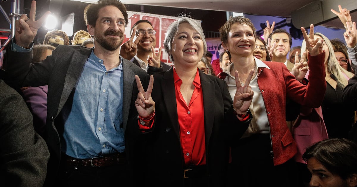 Tohá reaparece en lanzamiento de campaña de Jara y critica a centroizquierda que se plegó a Matthei