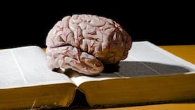 3 formas de pensar únicas de las personas inteligentes, según un psicólogo