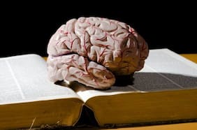 3 formas de pensar únicas de las personas inteligentes, según un psicólogo