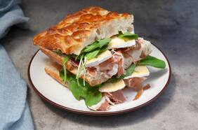 Cuatro focaccias con rellenos fríos del Hacedor de pan