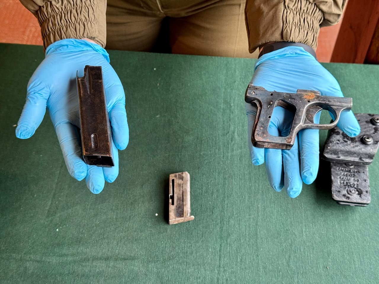 Investigación por hombre baleado en Peñalolén deriva en hallazgo de taller clandestino de armas
