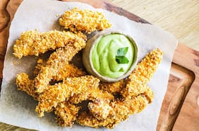 Fingers de pollo con salsa de palta: listos en 20 minutos