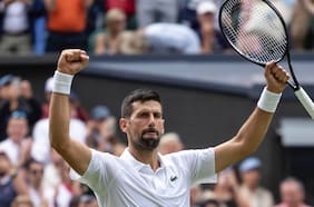 Novak Djokovic vence con espectacular remontada para meterse en los cuartos de final de Wimbledon