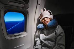 ¿Cómo la dirección de un vuelo altera los efectos del jet lag? Esto dicen los expertos