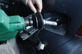 Bencinas volverán a subir este jueves pero por debajo de las estimaciones de los expertos