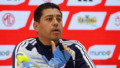Nicolás Córdova aborda la polémica salida de Núñez de la Roja: “No es grato que un jugador se vaya; él tendrá que explicarlo”
