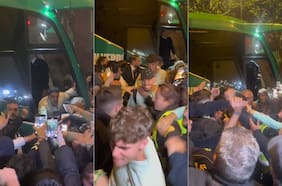 El recibimiento de ídolo que le dio la hinchada del Betis a Pellegrini tras ganar el derbi al Sevilla de Alexis y Suazo