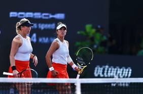 Alexa Guarachi y Desirae Krawczyk caen en su estreno en las Finales de la WTA