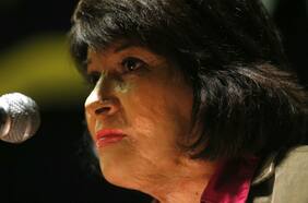 Carmen Gloria Quintana critica proyecto que permite que presos mayores cumplan su pena en libertad: “Es un mecanismo que busca una impunidad brutal”