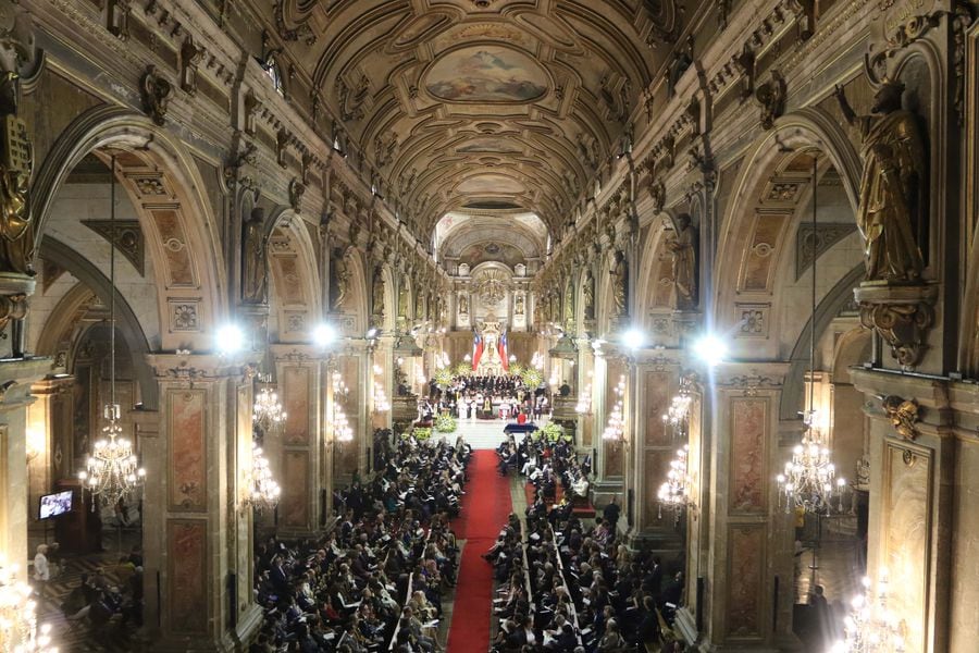 Arzobispo Fernando Chomali encabeza liturgia en Viernes Santo y aborda temas valóricos y materialismo