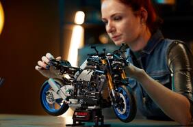 De la pista a tus manos: llega a Chile el set de LEGO Yamaha MT-10 SP