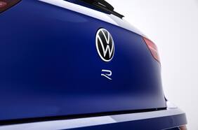 Acelera y viene cerca: Volkswagen ofrece el primer teaser del nuevo Golf R