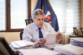 Clínica Alemana actualiza estado de salud de exministro Alberto Espina: podría ser dado de alta en las próximas horas