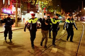 Dublín vive segunda noche de protestas tras apuñalamientos a cinco personas