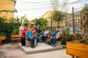 De tarjetas a terrazas: Banco Falabella convierte 4,5 toneladas de plástico en bienestar vecinal