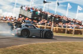 Un auto eléctrico de 1.000 Hp, con pinta de juguete y turbina incluida rompe el récord de Goodwood