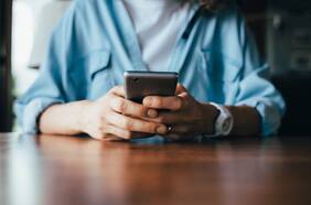 Cómo es el viral de redes sociales en el que los usuarios piden a ChatGPT que critique sus perfiles