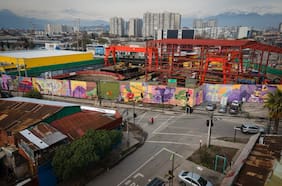 Metro inaugura mural participativo en cierre perimetral de faenas por futura estación de la Línea 7 en Quinta Normal