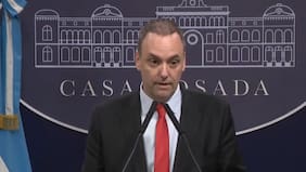 Jefe de gabinete de Milei admite que omitió declarar medio millón de dólares
