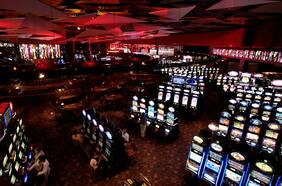 Gobierno cede ante casinos y permite que operen en fase 2