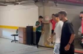 Mal perdedor: jugador de Sao Paulo se desquita con el celular de hincha de Palmeiras tras caer en la final del Torneo Paulista