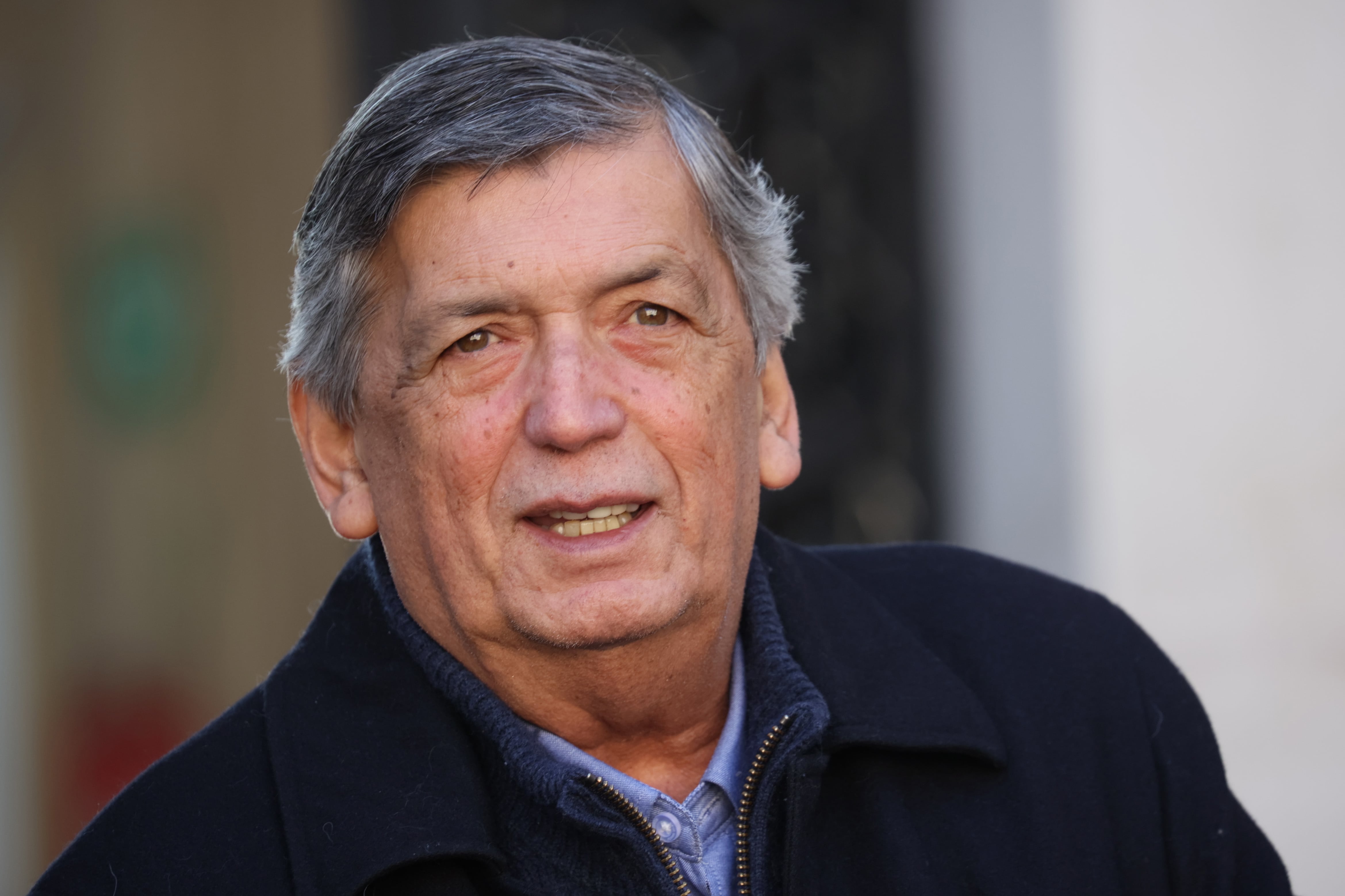 Santiago 23 de junio 2025.
El presidente del Partido Comunista, Lautaro Carmona, dialoga con la prensa luego del comité político realizado en La Moneda.
Dragomir Yankovic/Aton Chile