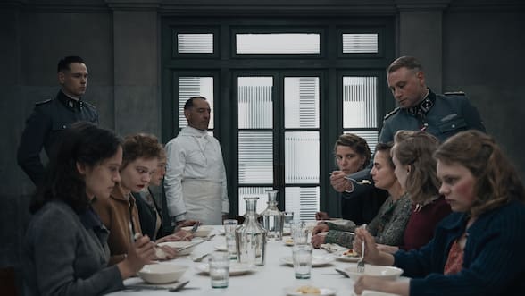 Cómo se hizo Las Catadoras, la película sobre las mujeres que probaban la comida de Hitler