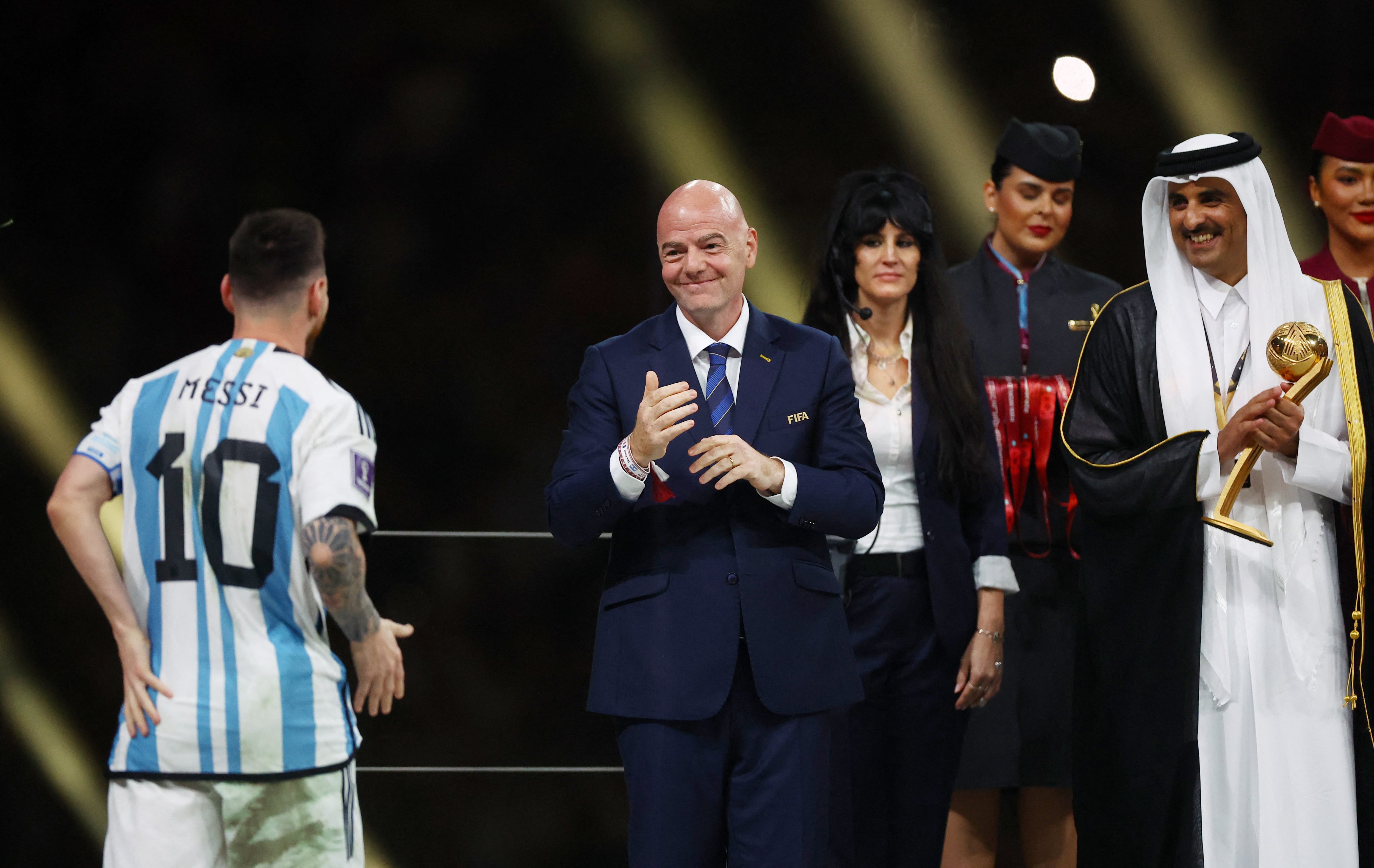 "Has tenido un rendimiento increíble: Infantino vuelve a rendirse a los pies de Messi ante el nuevo récord de La Pulga