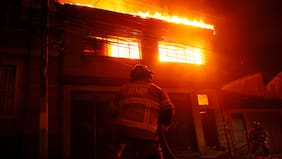 Incendio afecta a vivienda en el cerro Cordillera de Valparaíso