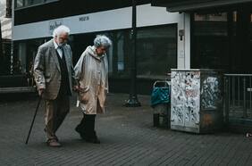 Esta es la principal y casi única entretención de los adultos mayores en Chile