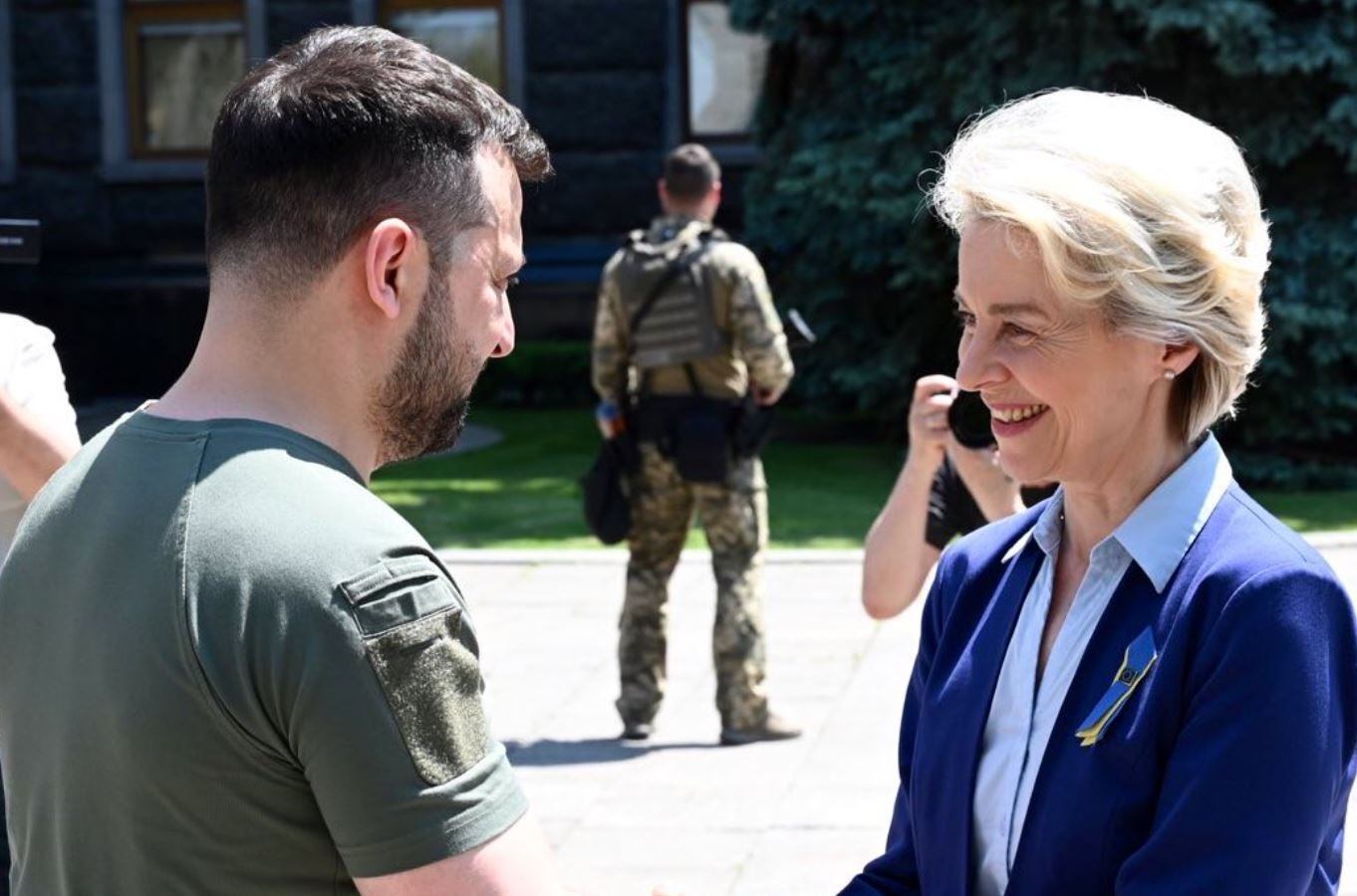 El presidente de Ucrania, Volodimir Zelenski y la presidenta de la Comisión Europea, Ursula von der Leyen.