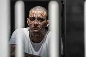 “Maté a 500 personas”: la siniestra historia de un pandillero que cumple condena en la megacárcel de Bukele