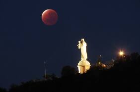 Así fue el eclipse más extenso en 600 años: Las mejores postales del evento astronómico