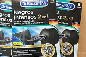 Probamos las toallitas que prometen devolver el negro perdido a tu prenda: así nos fue